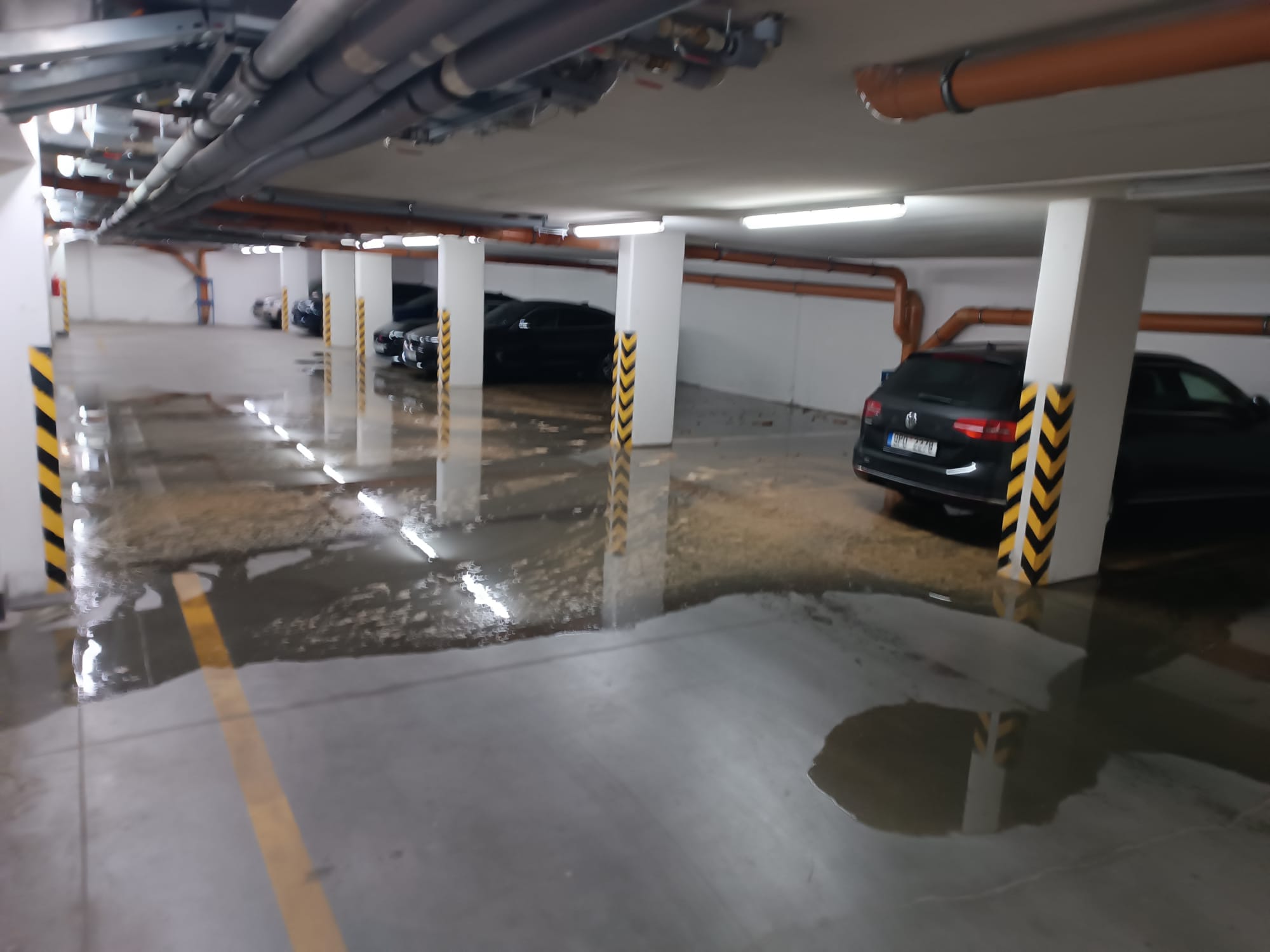 Úklid splašků a likvidace havárie odpadů v bytě v Praze 1