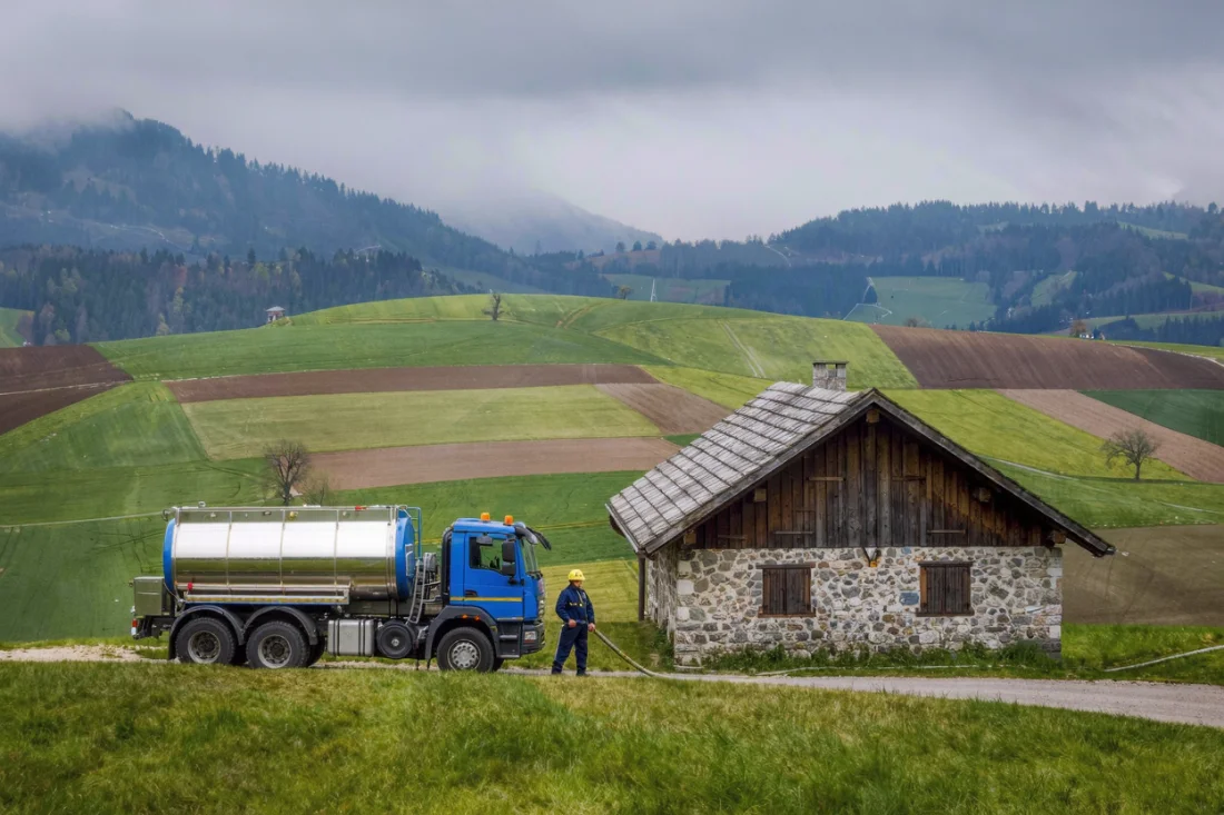 Cisterna u kamenného statku na Vysočině